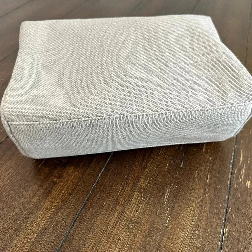 Harklinikken cosmetics bag